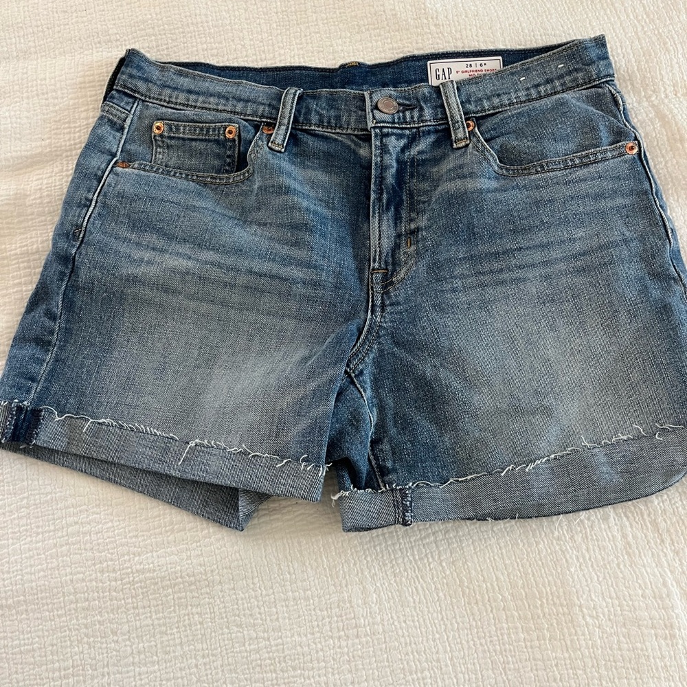 GAP Women's Mid-rise Girlfriend Cut-off Short